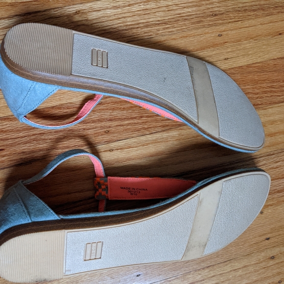 Brand New Toms sandals - Picture 2 of 3